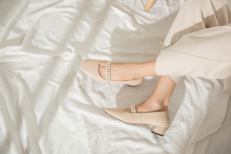  鞋尖为什么不能对着床(鞋尖为什么不能对着床鬼故事) 第2张